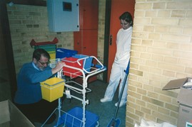 6 - Mona ser spændt på.jpg