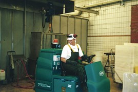 16 - Gulvvask hos DC i Skive.jpg