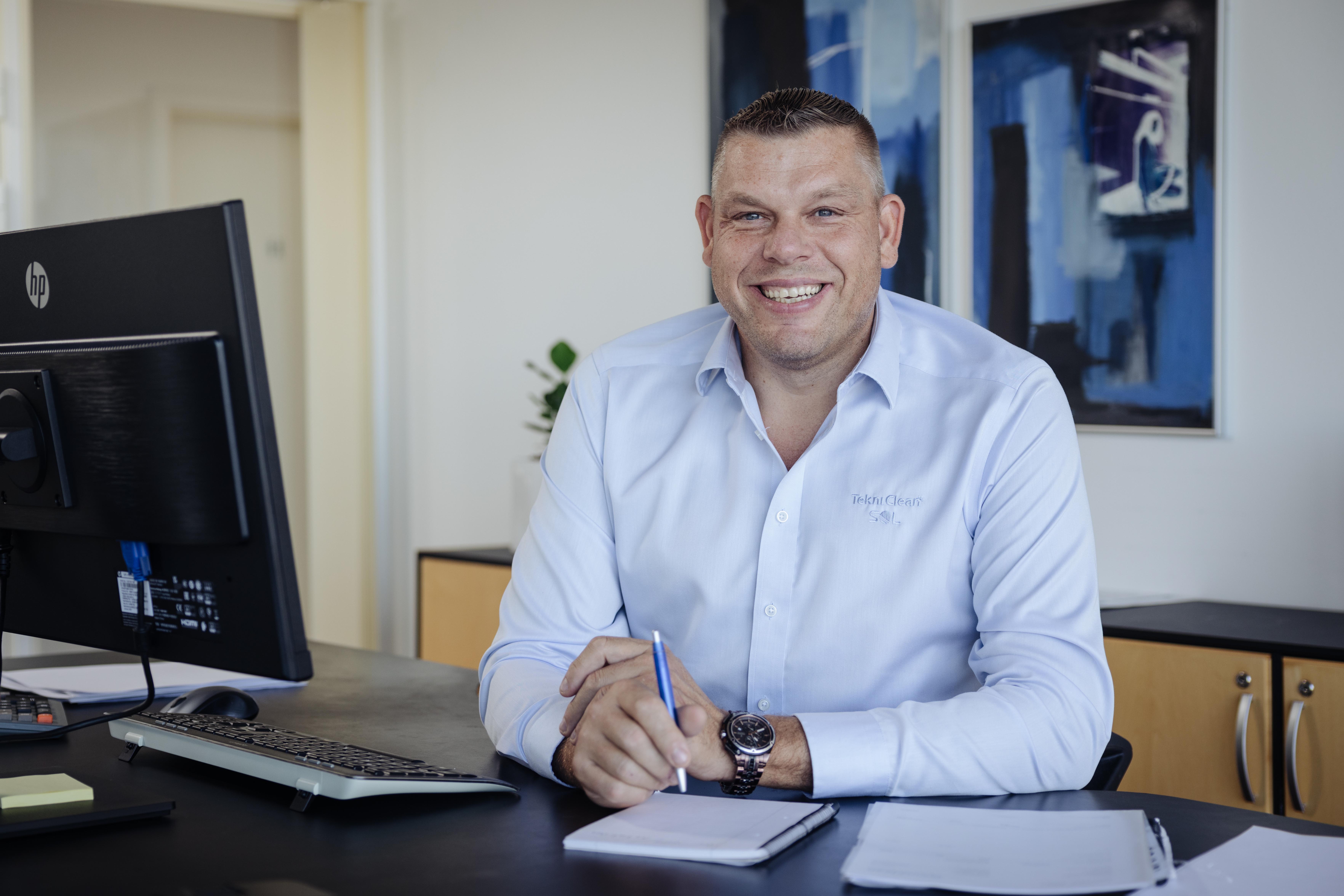 TekniClean - Thomas Vinther Driftsdirektør på kontor.jpg